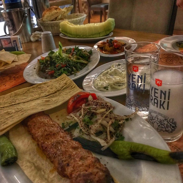 รูปภาพถ่ายที่ Zervan Restaurant &amp; Ocakbaşı โดย Barı$ เมื่อ 10/21/2017