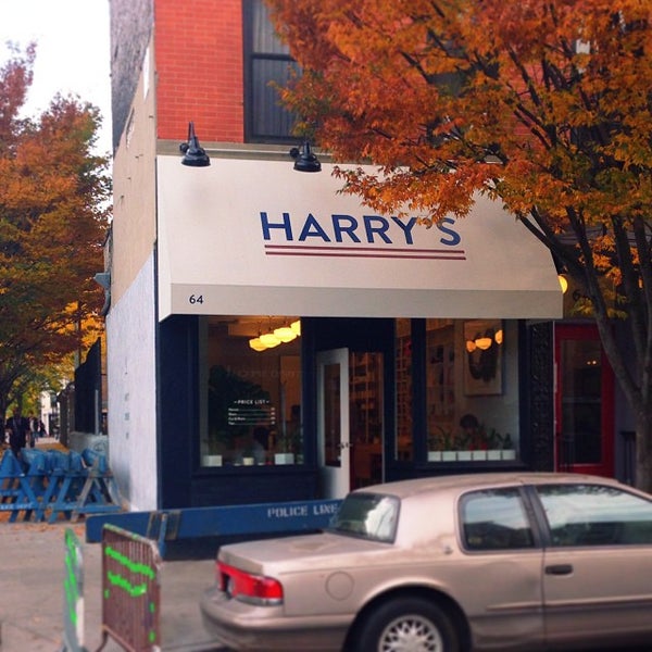 Снимок сделан в Harry&#39;s Corner Shop пользователем Matt A. 11/1/2013