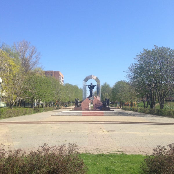Памятник у химика воскресенск. Такси сити воскресенск. Воскресенск. Сити воскресенск. Воскресенск.