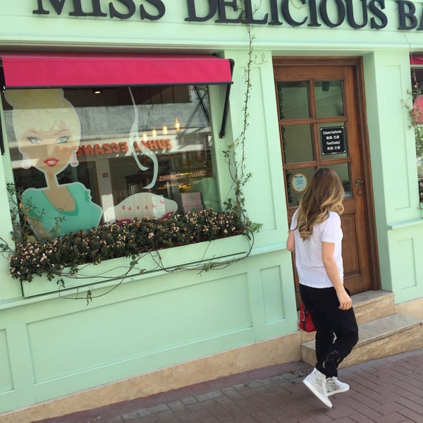 Foto tirada no(a) Miss Delicious Bakery por Alv A. em 4/30/2017