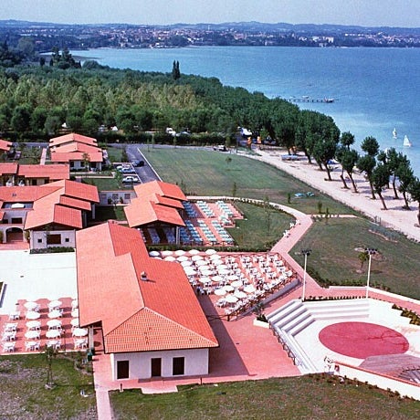 Website, Reviews, Rates and Booking: http://www.gardalake.com/place/residence-garda-village-sirmione/