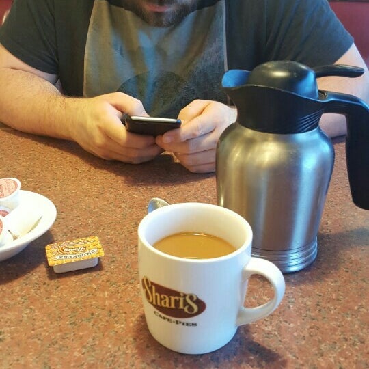 Photo taken at Shari&#39;s Cafe and Pies by Alexia Cherrie T. on 5/12/2016