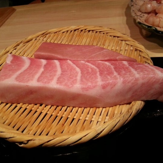 Foto diambil di Sushi Oyama oleh Tina pada 5/18/2013