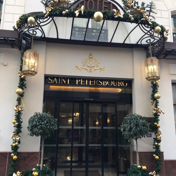 Photo taken at Hôtel Saint Petersbourg by FT on 12/21/2016