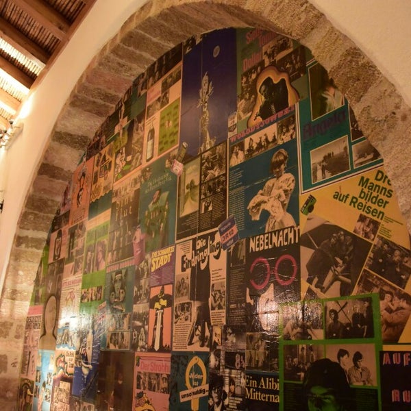 intresting wall decoration with a variety of posters,friendly staff and really nice music. sit at one of the cafe's sweet corners and enjoy "οινομελο"!