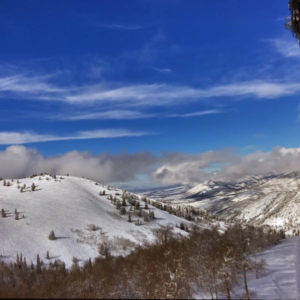 รูปภาพถ่ายที่ Powder Mountain โดย Danny N. เมื่อ 2/11/2017