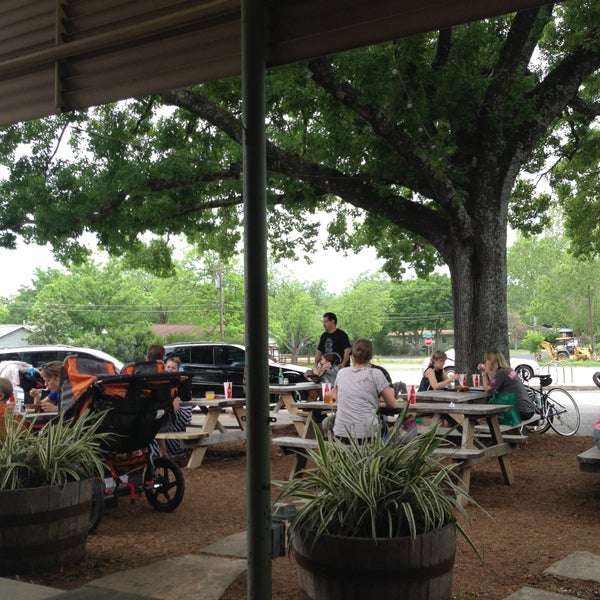 Instant favorite. Great pizza, friendly employees, friendly customers, a shady porch and front yard, all tucked away in this quiet but sociable little central Austin neighborhood.