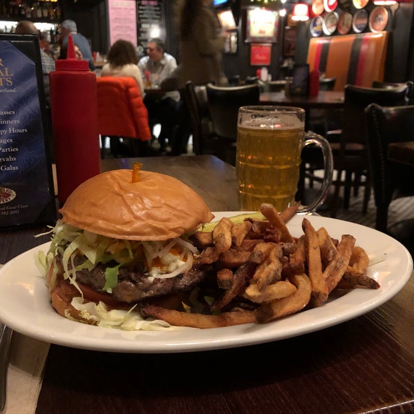 12/4/2018にBTがHB Burgerで撮った写真