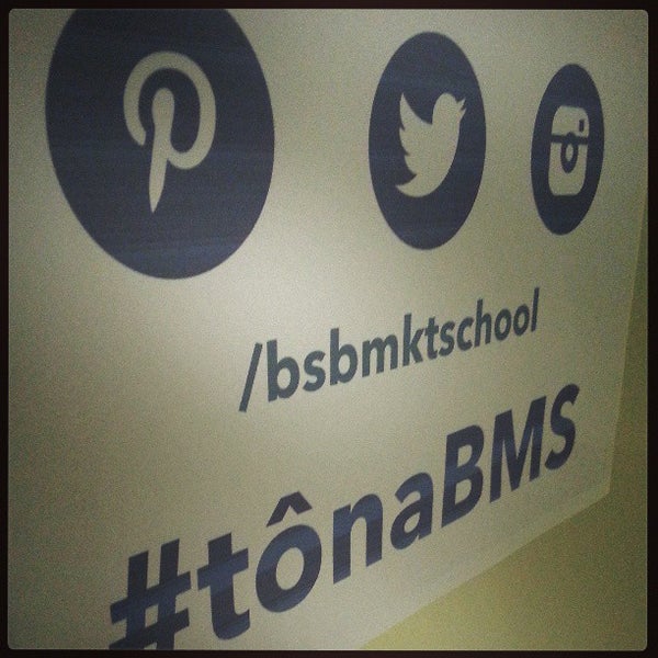 รูปภาพถ่ายที่ Brasilia Marketing School (BMS) โดย Fernando A. เมื่อ 4/27/2013