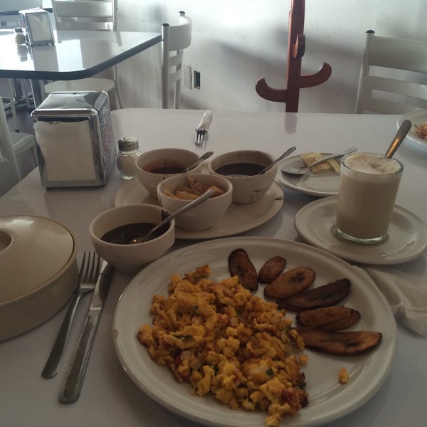 Un rico desayuno en familia en la negra !! 💖