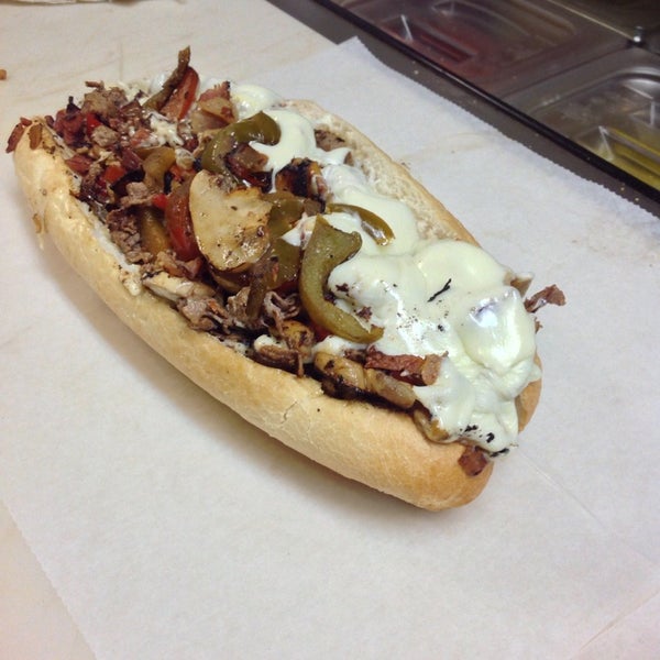 Foto scattata a Direct From Philly Cheesesteaks da Steve R. il 2/16/2014
