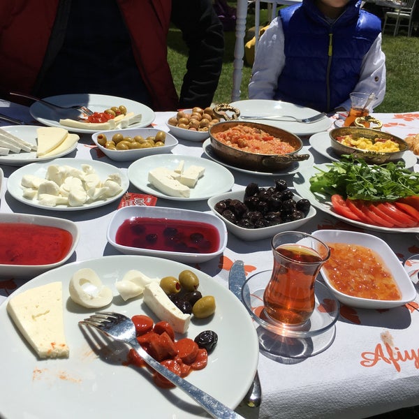 Photo taken at Paşa Restaurant&amp;Kır Düğünü by Figen Ö. on 5/19/2016