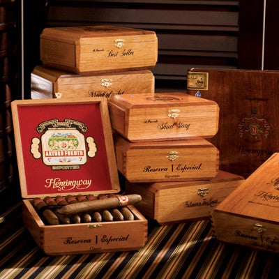 11/16/2015에 Vilar C.님이 Vilar Cigars &amp; Smoke Shop에서 찍은 사진