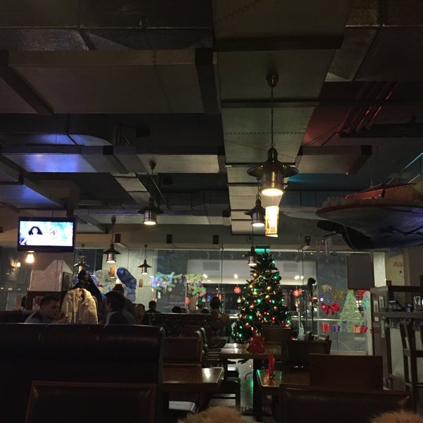 12/30/2015 tarihinde Tatiana S.ziyaretçi tarafından Лётчик Bar &amp; Grill / Pilot Bar &amp; Grill'de çekilen fotoğraf