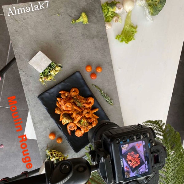 Moulin Rouge Cafe Restaurant Ainak Ea