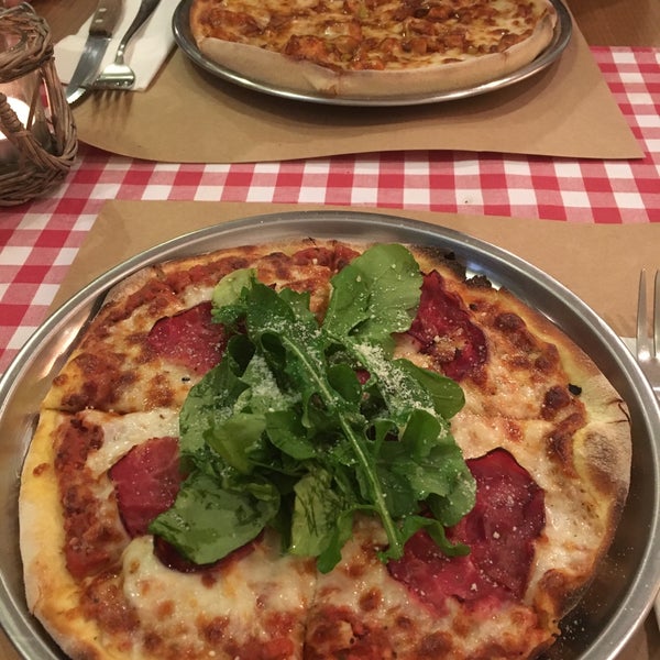 Das Foto wurde bei The Italian Cut - Pizza&amp;Kitchen von Elif A. am 11/27/2015 aufgenommen