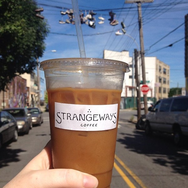 รูปภาพถ่ายที่ Strangeways โดย Mary-Majella O. เมื่อ 8/5/2013