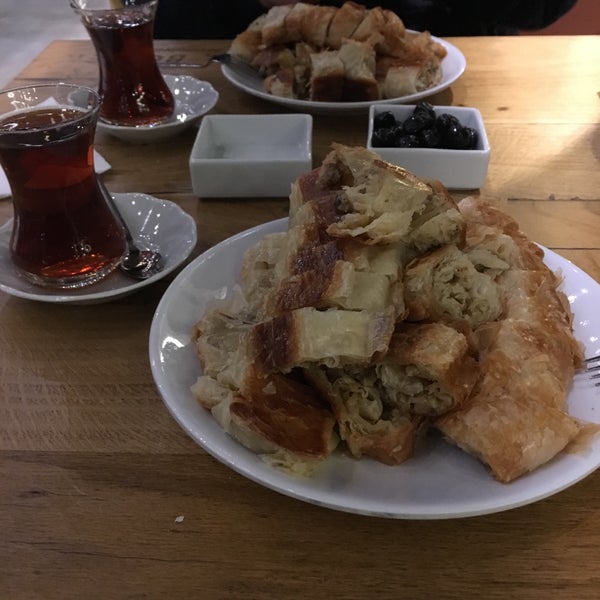 รูปภาพถ่ายที่ Esinci Cafe &amp; Bistro โดย Rıdvan D. เมื่อ 2/4/2016