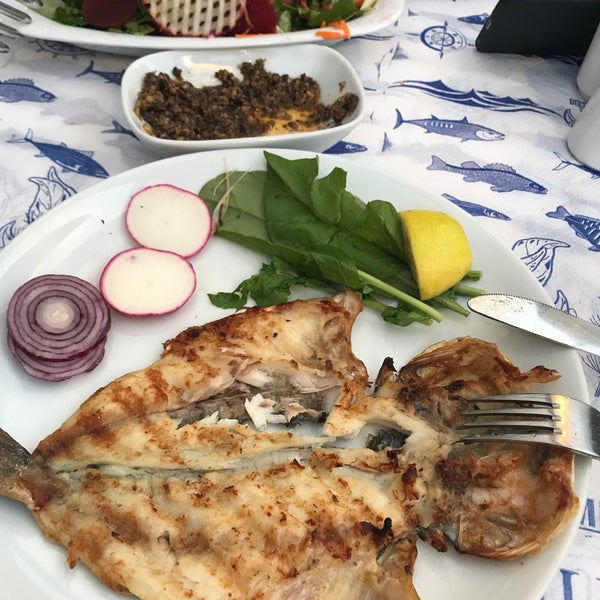 Foto tirada no(a) Çakraz Balık ve Karadeniz Mutfağı por Serpil Ş. em 9/21/2017
