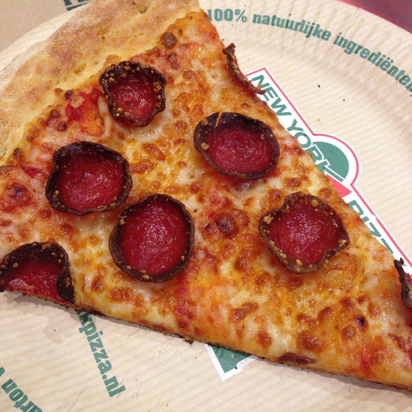 Foto diambil di New York Pizza oleh Fedor P. pada 4/21/2013