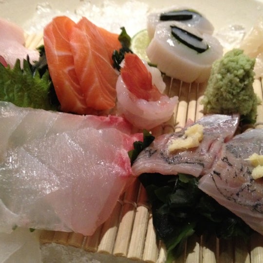 Das Foto wurde bei Kushi Izakaya &amp; Sushi von Zarth B. am 12/23/2012 aufgenommen