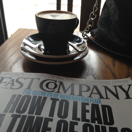 10/27/2012 tarihinde Eugenia M.ziyaretçi tarafından Daily Press Coffee'de çekilen fotoğraf