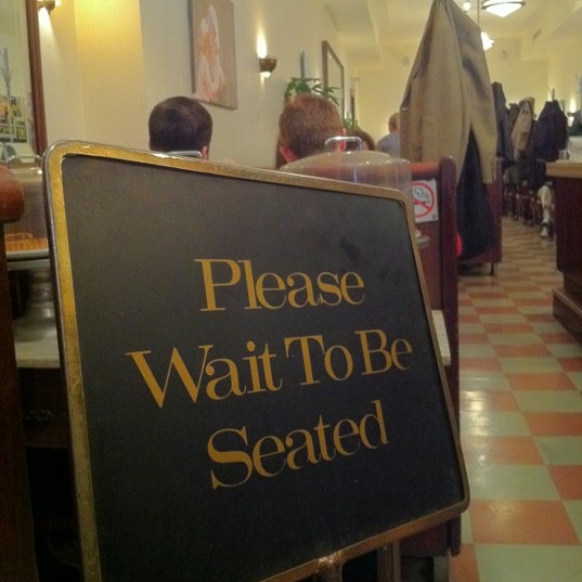 Снимок сделан в The Senator Restaurant пользователем Jeff @ m. 11/11/2012