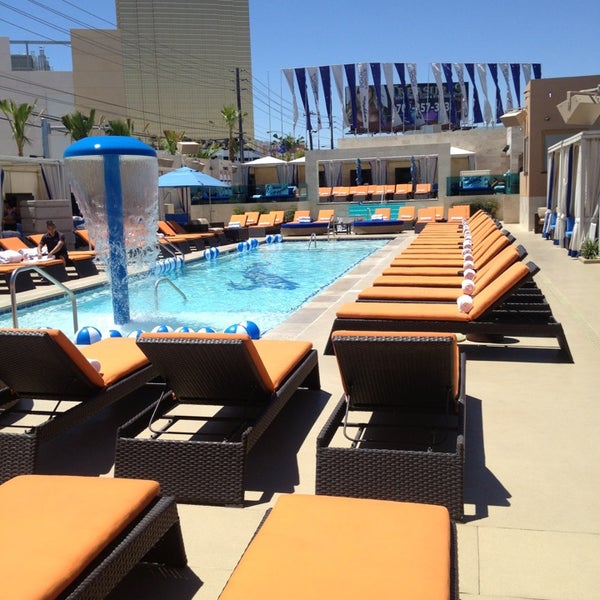 Foto diambil di Sapphire Pool &amp; Dayclub Las Vegas oleh Danny G. pada 6/22/2013