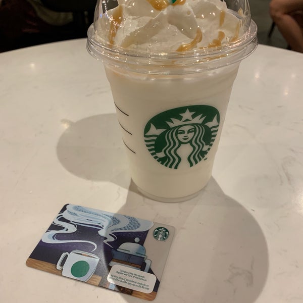12/4/2018 tarihinde Andy C.ziyaretçi tarafından Starbucks'de çekilen fotoğraf