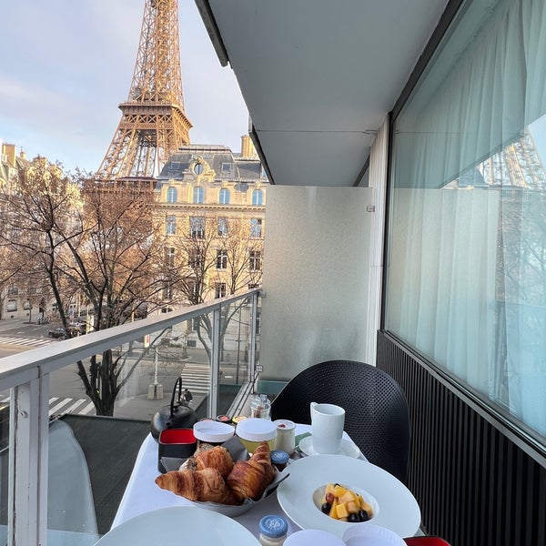 รูปภาพถ่ายที่ Hôtel Pullman Paris Tour Eiffel โดย Foodtraveler_theworld เมื่อ 12/31/2023