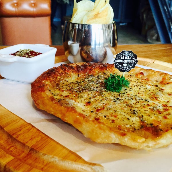 Roti Pizza is signature dish here, also for coffee lover. It is located in oasis Sukhumvit 31-33 , a bit difficult to find for tourists or new visitors