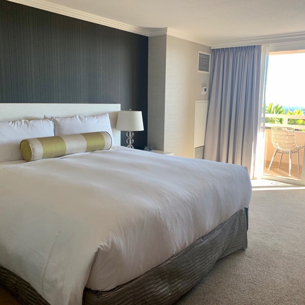 Truly 5-star-Hotel for quick check in, attentive service, quality bed & bedding, various & international breakfast. The location is near by Beverly Hills, West Hollywood, Melrose & Santa Monica.