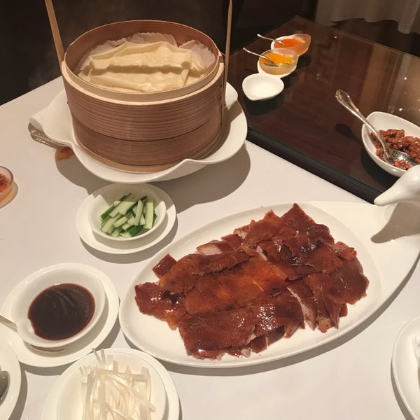 One of the best Peking duck & Dim Sum in Hong Kong. Booking is needed & please be on time. Worth for Michelin 2 stars with good taste & professional service.