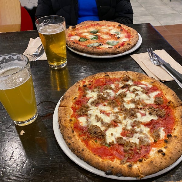 12/5/2019 tarihinde Chris C.ziyaretçi tarafından Pizza CS'de çekilen fotoğraf