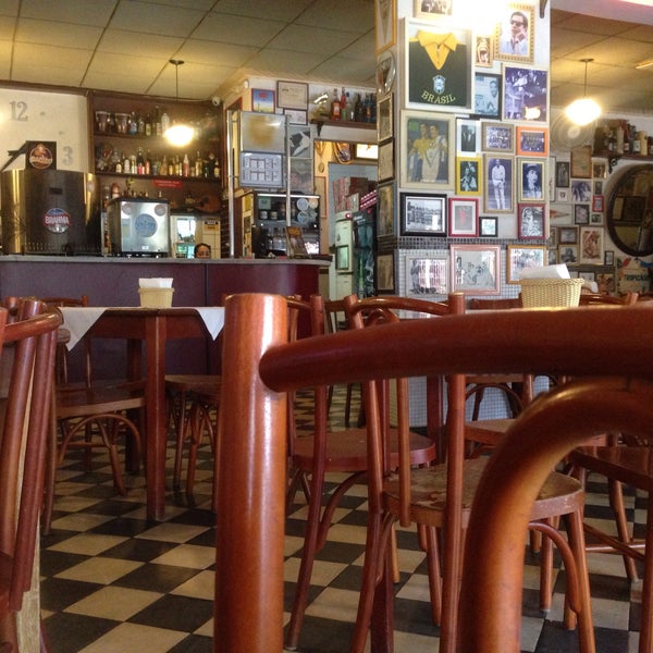 Foto tirada no(a) Gloria Bar e Restaurante por Anna C. em 5/10/2015