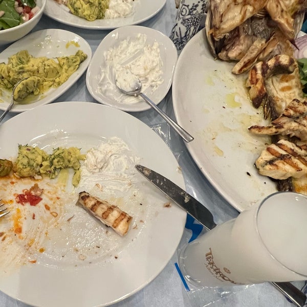 Photo prise au Mavra Restaurant par Nuri Şahin 🙏 le6/29/2022