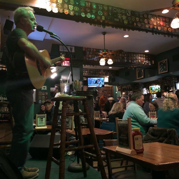 Foto tirada no(a) Murphy&#39;s Grand Irish Pub por Virginia W. em 11/22/2018