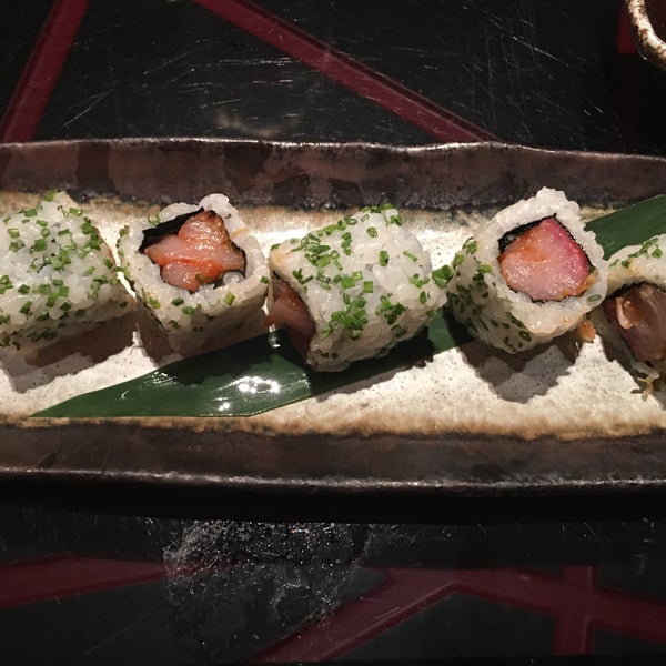 Photo prise au Ichi Sushi &amp; Sashimi Bar par Breena B. le10/26/2016