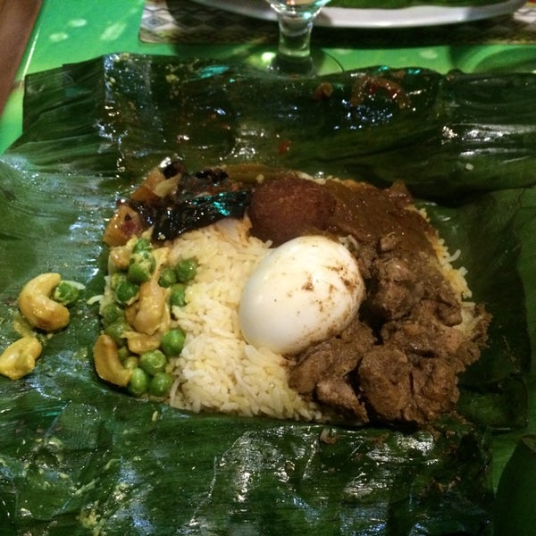 Photo taken at Banana Leaf by Shirley C. on 11/1/2014