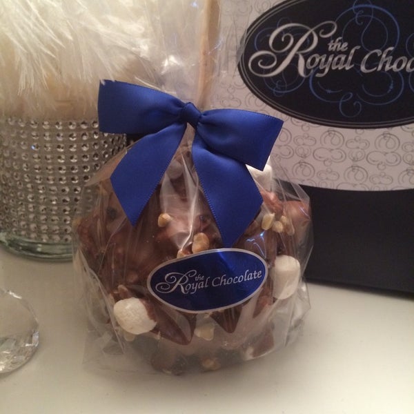 Foto tirada no(a) The Royal Chocolate por Apryl R. em 10/21/2014