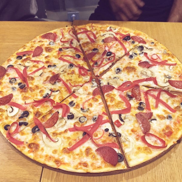 Лас вегас пицца. Лас вегас пицца. Пицца 500 грамм фото. Пиццерия вегас. Лас вегас пиццерия худжанд.