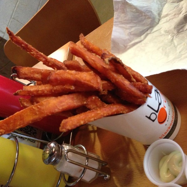 Really worth to try thier sweet potato fries!! I tried burger without adding any cheese and regreted my choice :( Adding up cheese will enrich the flavor!