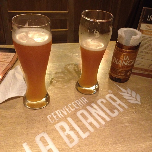 รูปภาพถ่ายที่ Cervecería La Blanca โดย Marco R. เมื่อ 11/28/2015