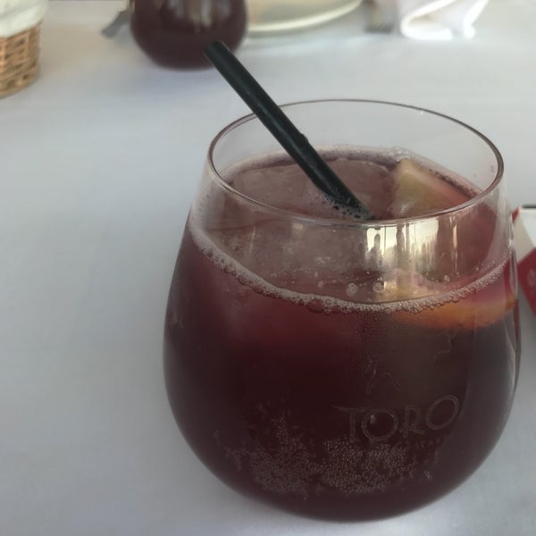 Снимок сделан в Restaurante Toro Muelle Uno пользователем Violeta S. 6/4/2017