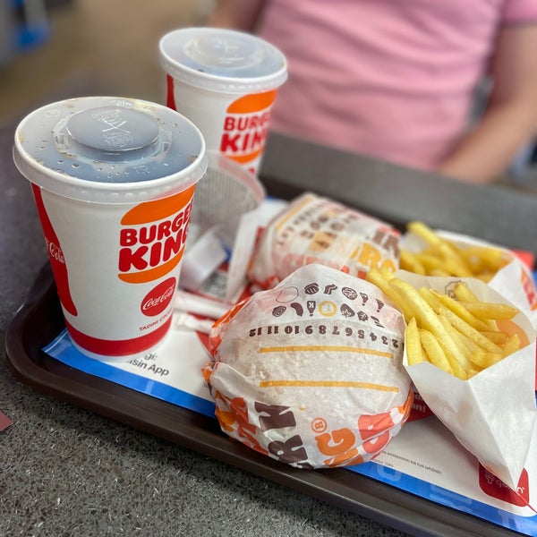 รูปภาพถ่ายที่ Burger King โดย Bahar เมื่อ 6/1/2023