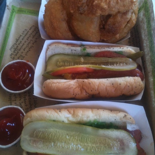6/15/2013 tarihinde Heather E.ziyaretçi tarafından BurgerFi'de çekilen fotoğraf