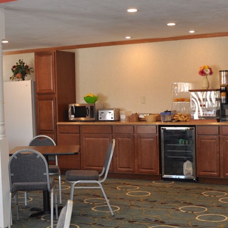Knights Inn Liverpool Hotel In Liverpool - 