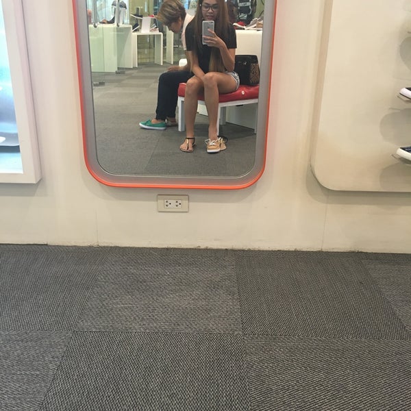 lacoste newport mall