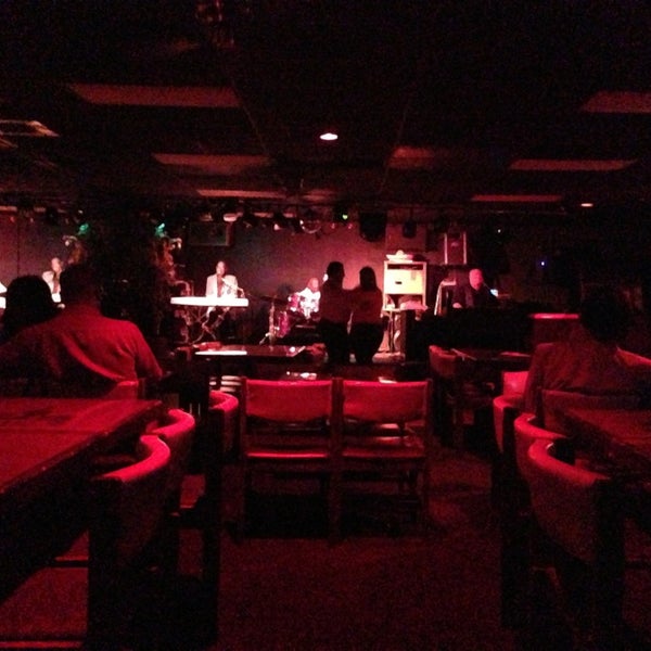 Caps Piano Bar 7 tips from 93 visitors