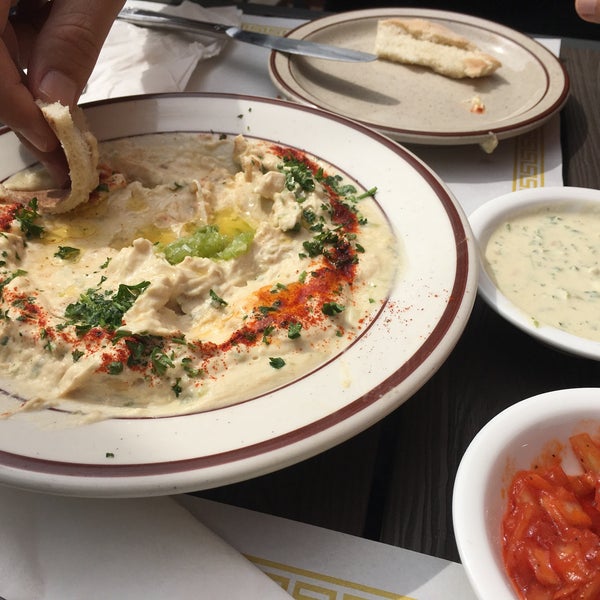 Foto diambil di Old Jerusalem Restaurant oleh Sandra C. pada 3/24/2019